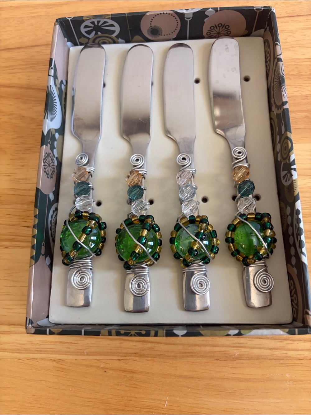 Decorative Stainless Green Beaded Spreaders - Set of 4